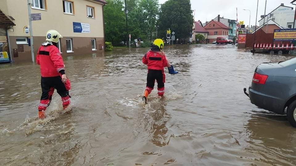 Povodeň odřízla část Opavy. Na východě budou řeky stoupat až do soboty